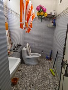 Bathroom Image of 2000 Sq.ft 3 BHK Builder Floor for rent in Sector 46 Noida for Rs. 35000