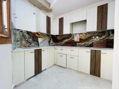 Kitchen Image of 1450 Sq.ft 3 BHK Apartment / Flat for sale in Capital Home 3, Sector 73 Noida for Rs. 6500000