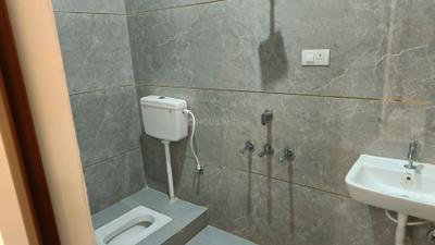 Bathroom Image of 1800 Sq.ft 2 BHK Duplex for rent in Burha Jhansi for Rs. 7500