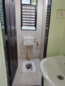 Bathroom Image of 2000 Sq.ft 4 BHK Independent House for rent in Kondhwa Budruk Pune for Rs. 60000