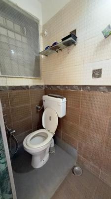 Bathroom Image of 860 Sq.ft 1 BHK Apartment / Flat for sale in HP Employees, Chembur Mumbai for Rs. 12000000