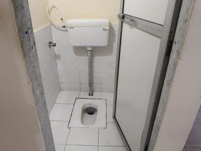 Bathroom Image of 350 Sq.ft 1 BHK Apartment / Flat for rent in Andheri East Mumbai for Rs. 24000