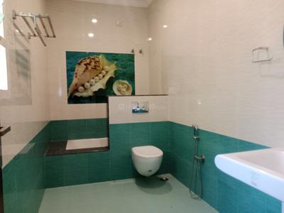 Bathroom Image of 3500 Sq.ft 4 BHK Villa for rent in Thudiyalur Coimbatore for Rs. 60000