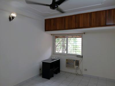 Bedroom Image of 1550 Sq.ft 3 BHK Apartment / Flat for rent in Sarita Vihar New Delhi for Rs. 45000
