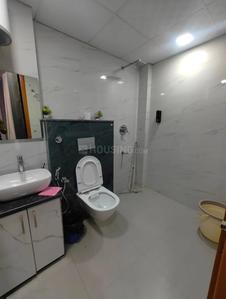 Bathroom Image of 450 Sq.ft 1 BHK Builder Floor for rent in Patel Nagar New Delhi for Rs. 18999