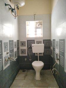 Common Bathroom Image of 900 Sq.ft 2 BHK Independent House for rent in Electronic City Bengaluru for Rs. 14000