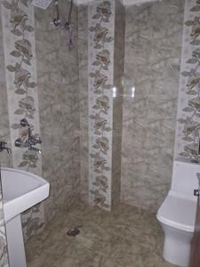 Bathroom Image of 1250 Sq.ft 2 BHK Builder Floor for rent in Gomti Nagar Lucknow for Rs. 18000