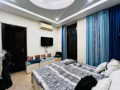Bedroom Image of 2500 Sq.ft 3 BHK Builder Floor for sale in Greater Kailash New Delhi for Rs. 90000000