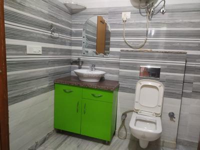 Bathroom Image of 2000 Sq.ft 2 BHK Builder Floor for rent in Sector 21 Gurgaon for Rs. 30000