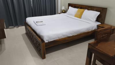 Bedroom Image of 1200 Sq.ft 4 BHK Builder Floor for rent in DLF The Grove, DLF Phase 5 Gurgaon for Rs. 135000