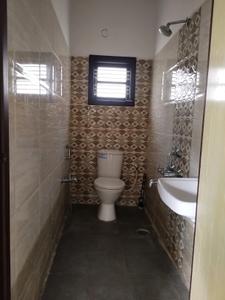 Common Bathroom Image of 600 Sq.ft 1 BHK Independent House for rent in Cox Town Bengaluru for Rs. 18500