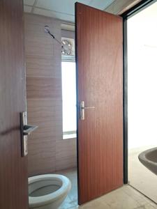 Common Bathroom Image of 1295 Sq.ft 3 BHK Apartment / Flat for sale in Supertech Ecociti, Sector 137 Noida for Rs. 13200000