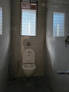 Common Bathroom Image of 750 Sq.ft 2 BHK Apartment / Flat for rent in Vile Parle East Mumbai for Rs. 85000