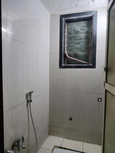 Common Bathroom Image of 530 Sq.ft 1 BHK Apartment / Flat for rent in Rutu Enclave, Kasarvadavali Thane for Rs. 18000