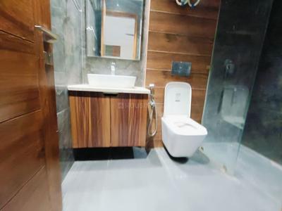 Bathroom Image of 2000 Sq.ft 3 BHK Builder Floor for rent in Karkardooma New Delhi for Rs. 51500