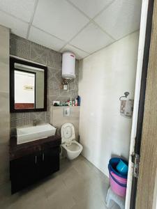 Bathroom Image of 3302 Sq.ft 3 BHK Apartment / Flat for sale in Parx Laureate, Sector 108 Noida for Rs. 56500000