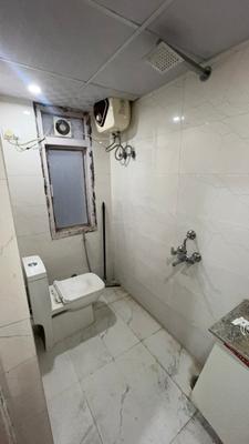 Bathroom Image of 270 Sq.ft 1 RK Apartment / Flat for rent in Emaar Emerald Floors Premier, Sector 65 Gurgaon for Rs. 14500