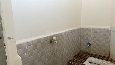 Bathroom Image of 400 Sq.ft 1 RK Apartment / Flat for rent in Vijay Nagar Indore for Rs. 8200