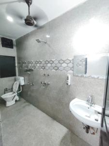 Bathroom Image of 900 Sq.ft 2 BHK Builder Floor for rent in  Dayanand Colony RWA, Lajpat Nagar New Delhi for Rs. 30000