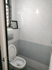 Common Bathroom One Image of 600 Sq.ft 1 BHK Apartment / Flat for rent in Bharat Vihar New Delhi for Rs. 21000
