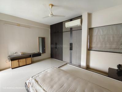 Bedroom Image of 2000 Sq.ft 3 BHK Apartment / Flat for rent in Race Course Vadodara for Rs. 55000