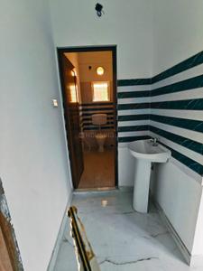 Bathroom Image of 850 Sq.ft 2 BHK Apartment / Flat for rent in Kasba Kolkata for Rs. 15000