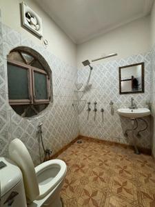 Bathroom Image of 920 Sq.ft 1 BHK Builder Floor for rent in Sector 41 Gurgaon for Rs. 23000