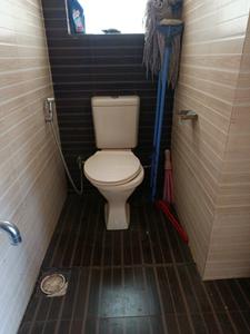 Common Bathroom Image of 939 Sq.ft 2 BHK Apartment / Flat for rent in Kumar Pebble Park, Hadapsar Pune for Rs. 22000