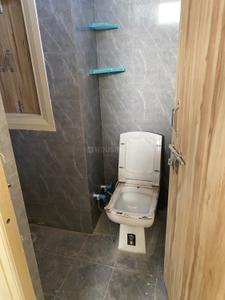 Bathroom Image of 350 Sq.ft 1 RK Apartment / Flat for rent in Sector 44 Noida for Rs. 11999
