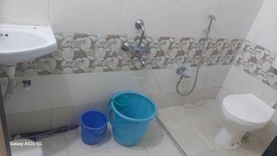 Bathroom Image of 1033 Sq.ft 3 BHK Apartment / Flat for rent in Ashish Silver Oak Apartment, Manjari Budruk Pune for Rs. 23000