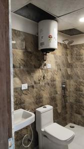 Bathroom Image of 409 Sq.ft 1 BHK Apartment / Flat for rent in Qube Hebitac Apartment , Knowledge Park 3 Greater Noida for Rs. 18000