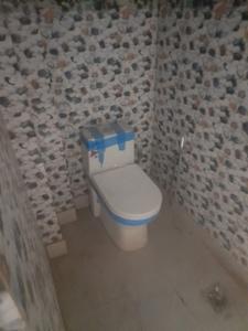 Bathroom Image of 1100 Sq.ft 2 BHK Builder Floor for rent in Preet Vihar New Delhi for Rs. 25000