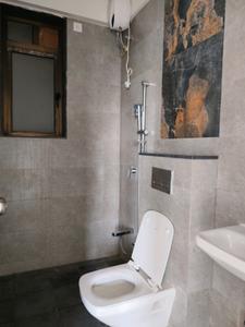 Common Bathroom Image of 900 Sq.ft 2 BHK Apartment / Flat for rent in Raj Paradise, Andheri East Mumbai for Rs. 73000