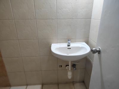 Bathroom Image of 688 Sq.ft 1 BHK Apartment / Flat for rent in Alcon Springvalley, Yewalewadi Pune for Rs. 12000