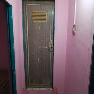 Bathroom Image of 900 Sq.ft 1 BHK Apartment / Flat for rent in Varachha Surat for Rs. 6800