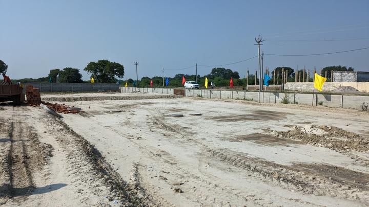 Railway Colony, Charbagh Main Image 1