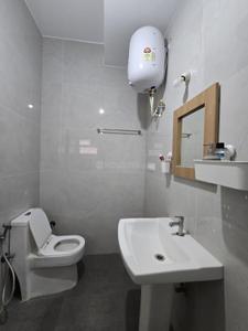 Bathroom Image of 1200 Sq.ft 2 BHK Apartment / Flat for rent in Halasuru Bengaluru for Rs. 70000