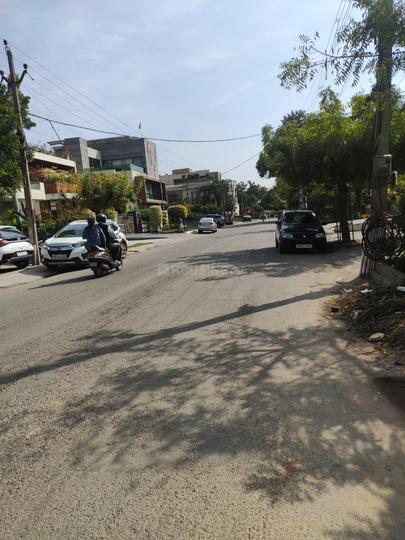 10 MARLA LUXURIOUS FLOORS ON B ROAD Main Image 1