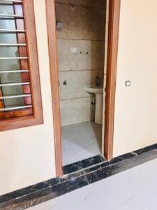 Bathroom Image of 1000 Sq.ft 3 BHK Builder Floor for rent in Shastripuram Agra for Rs. 15000