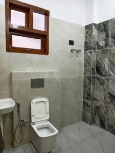 Bathroom Image of 1355 Sq.ft 3 BHK Apartment / Flat for rent in Ratan Royal, Gomti Nagar Lucknow for Rs. 30000