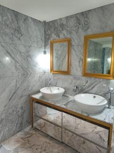 Bathroom Image of 5400 Sq.ft 4.5 BHK Apartment / Flat for sale in Panchshil Yoopune, Magarpatta City Pune for Rs. 100000000