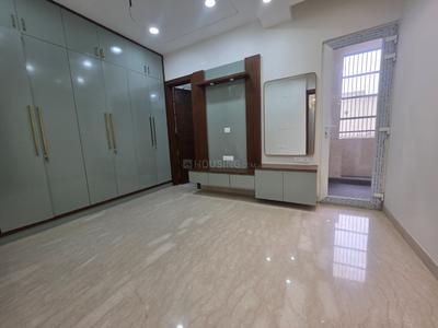 Bedroom Image of 1800 Sq.ft 3 BHK Builder Floor for sale in Preet Vihar New Delhi for Rs. 35100000