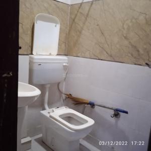 Bathroom Image of 650 Sq.ft 1 BHK Builder Floor for rent in Dwarka Mor New Delhi for Rs. 11000