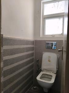 Common Bathroom One Image of 865 Sq.ft 2 BHK Apartment / Flat for sale in Pareena Mi Casa, Sector 68 Gurgaon for Rs. 10500000