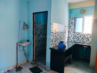 Kitchen Image of 350 Sq.ft 1 BHK Apartment / Flat for rent in Picnic Garden Kolkata for Rs. 7000