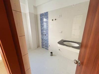 Bathroom Image of 1250 Sq.ft 4 BHK Builder Floor for sale in Sare Spring View Heights, Lal Kuan Ghaziabad for Rs. 8000000