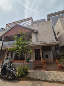 Image of 2400 Sq.ft 4 BHK Villa for rent in Aatmiya Prince And Princess Villa, Gotri, Vadodara for Rs. 40000