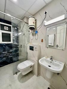 Bathroom Image of 1550 Sq.ft 3 BHK Apartment / Flat for rent in Omaxe The Palace, Gomti Nagar Lucknow for Rs. 55000