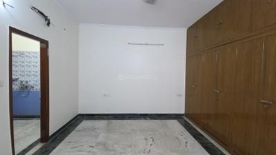 Bedroom Image of 1350 Sq.ft 3 BHK Builder Floor for rent in Pitampura New Delhi for Rs. 40000