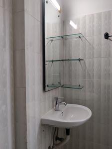 Common Bathroom Image of 700 Sq.ft 2 BHK Builder Floor for rent in Sector 46 Gurgaon for Rs. 35000